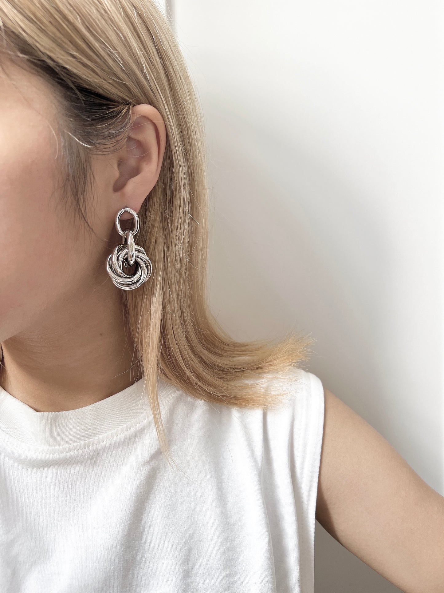 私心款 // 扭紋圈圈長耳環