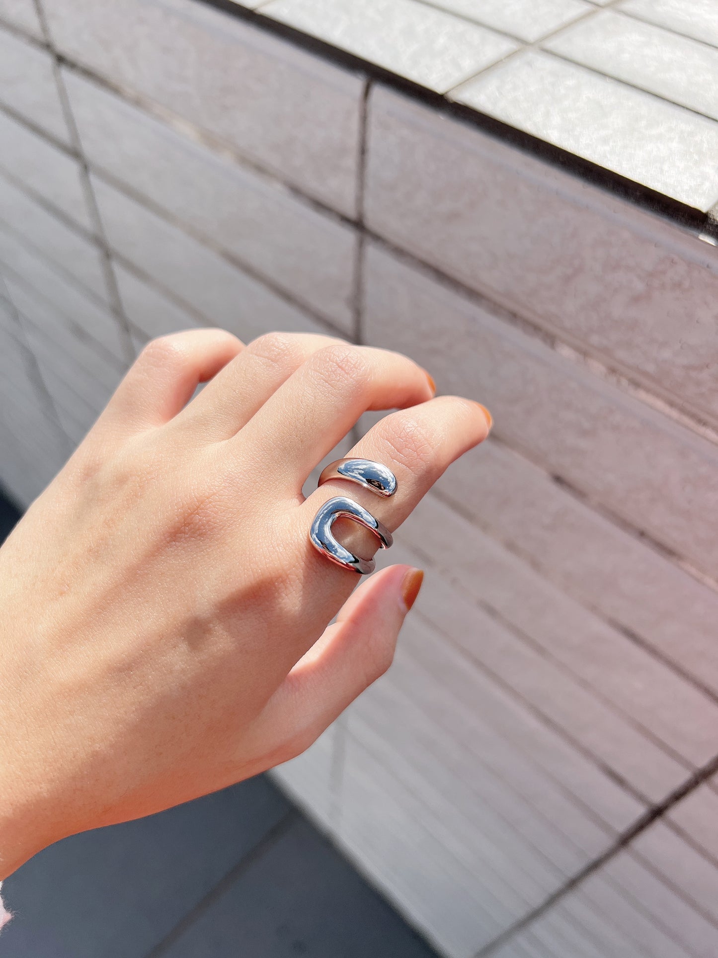 兩種方向的彎彎戒指