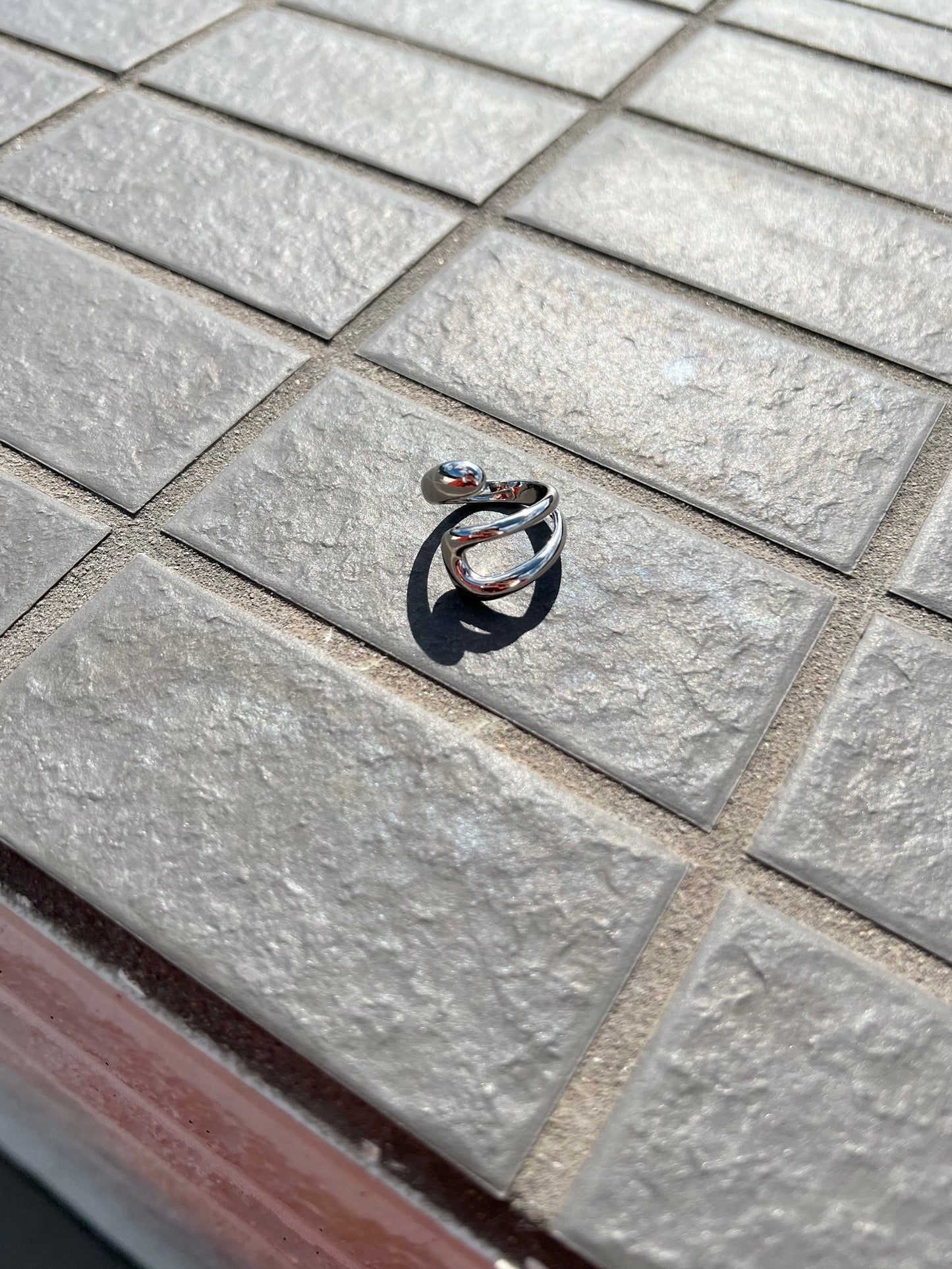 兩種方向的彎彎戒指