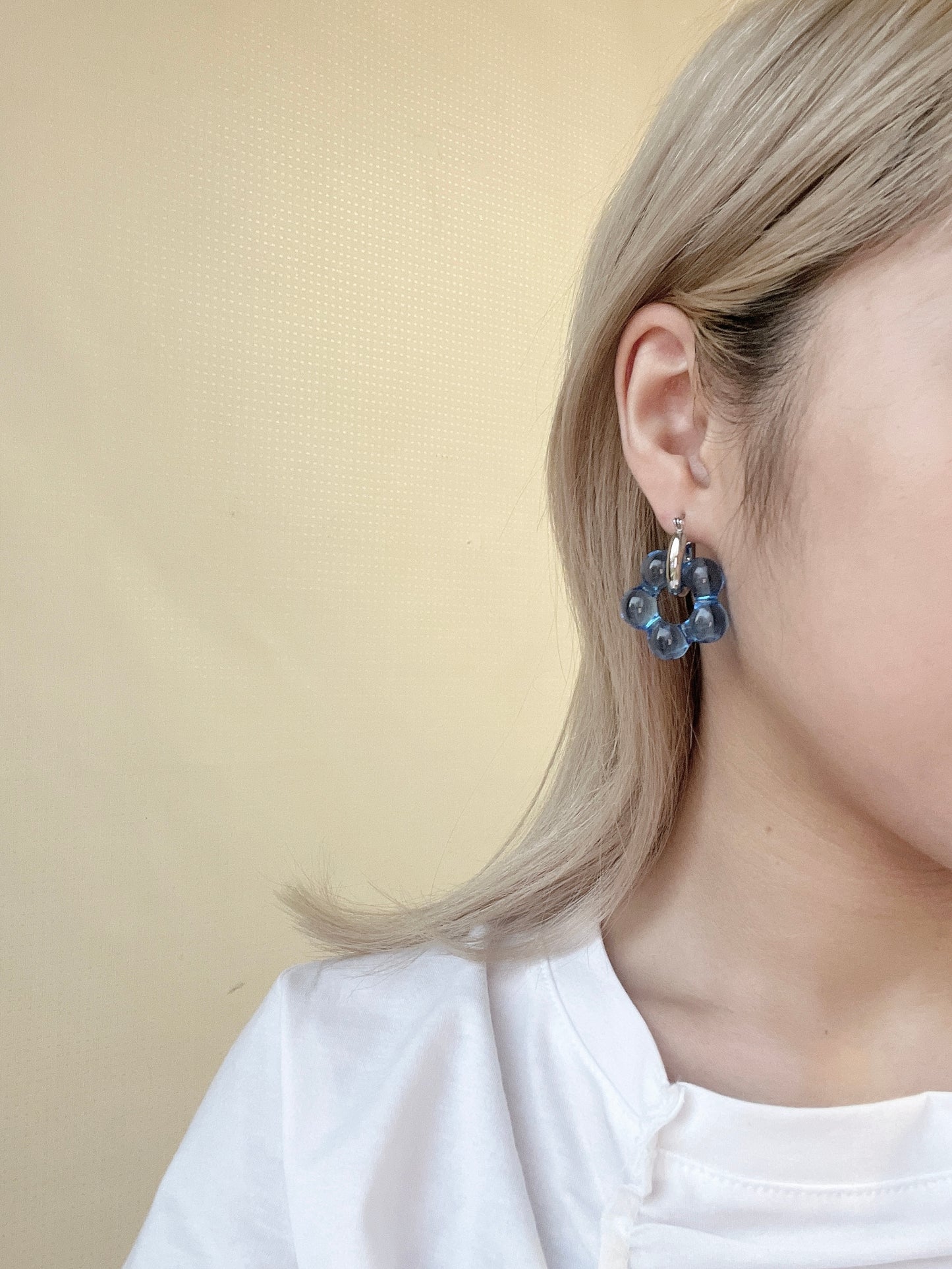 4色入 透明玻璃感花花耳環