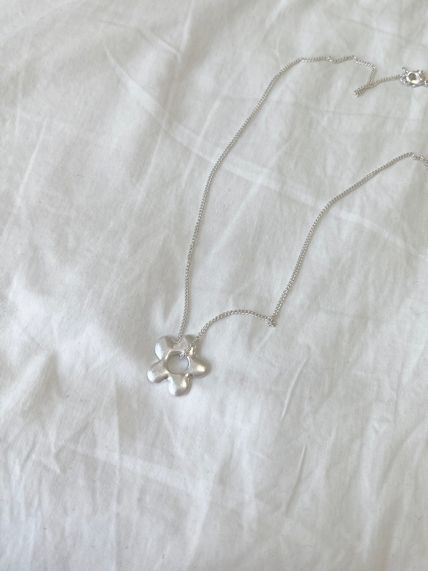 🌸霧面花花長頸鏈